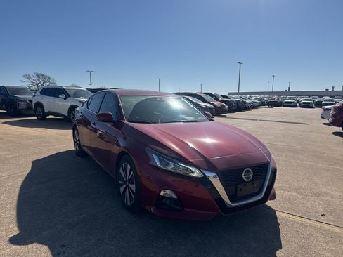 Certified 2022 Nissan Altima 2.5 SL image 1