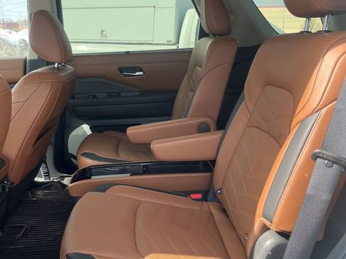 Used 2022 Nissan Pathfinder Platinum w/ Cargo Package image 4