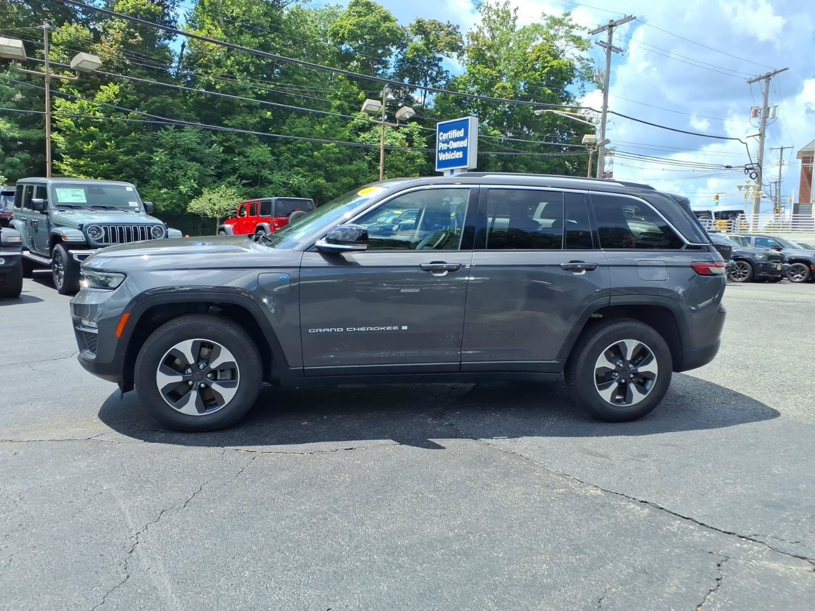 Used 2023 Jeep Grand Cherokee 4WD 4xe image 8