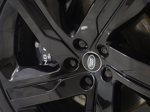 Used 2023 Land Rover Discovery Metropolitan Edition image 18