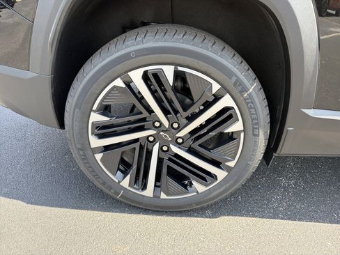 New 2026 Chevrolet Equinox RS w/ Safety and Technology Package AWD/4WD image 17