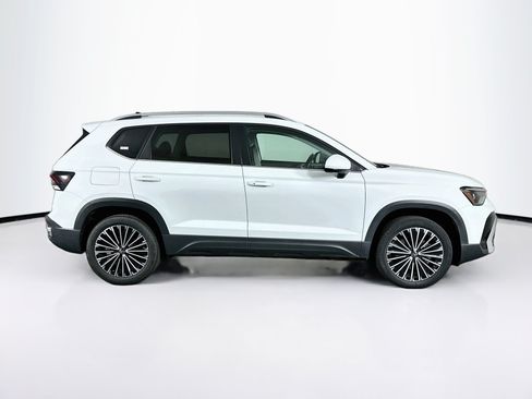 Used 2025 Volkswagen Taos SE FWD image 10