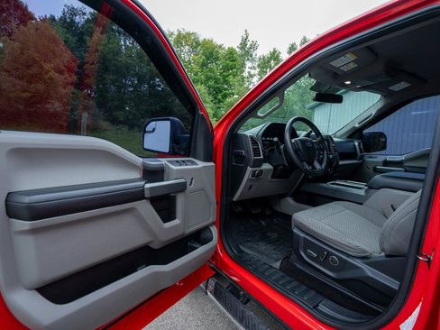 Used 2016 Ford F150 XLT w/ Equipment Group 302A Luxury AWD/4WD image 13