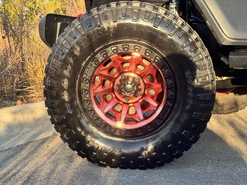 Used 2019 Jeep Wrangler Unlimited Rubicon w/ Cold Weather Group image 11