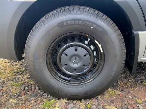 Used 2025 Mercedes-Benz Sprinter 2500 image 11