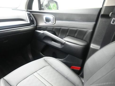 Used 2025 Kia Sorento SX FWD image 25