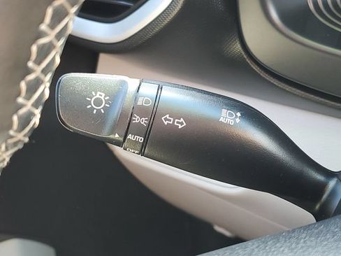 Used 2026 Hyundai Venue SEL FWD image 12