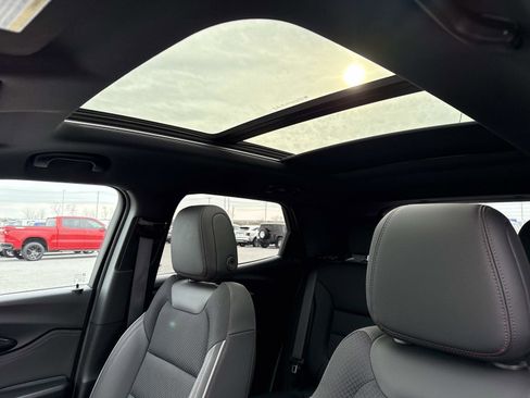 Used 2023 Chevrolet TrailBlazer RS w/ Sun and Liftgate Package image 3