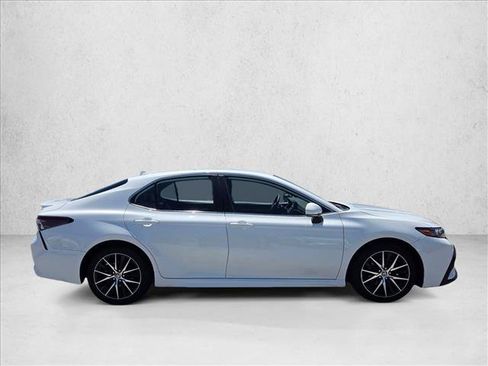 Used 2024 Toyota Camry SE FWD image 4