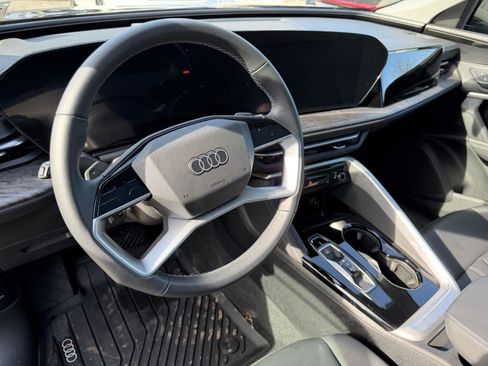 Used 2025 Audi Q5 Premium w/ Convenience Package image 13