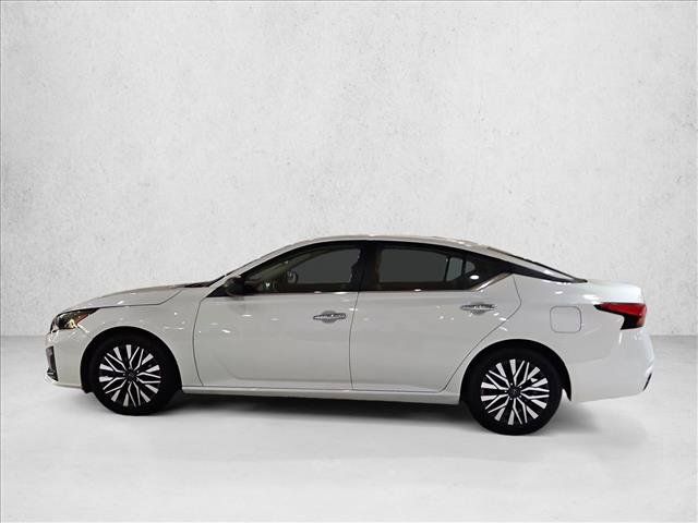 Used 2025 Nissan Altima 2.5 SV FWD image 8