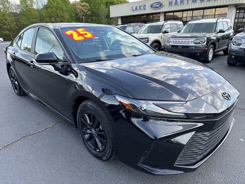 Used 2025 Toyota Camry LE image 1