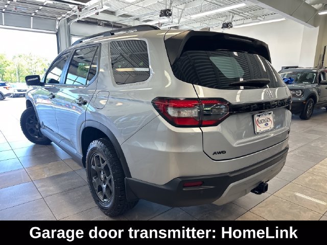 Used 2025 Honda Pilot TrailSport image 17