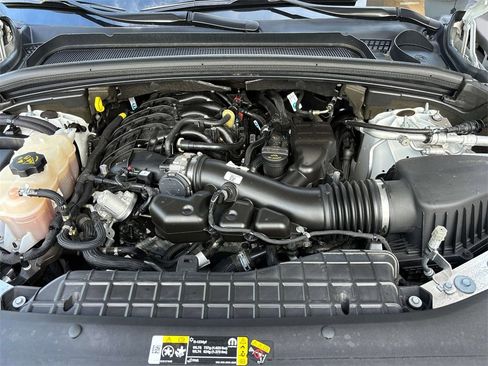 Used 2022 Jeep Grand Cherokee Limited image 10