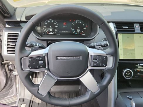 Certified 2025 Land Rover Discovery S image 15