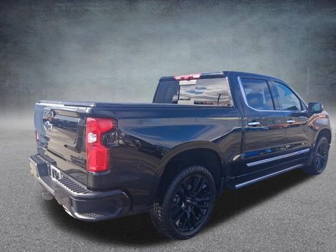 Used 2025 Chevrolet Silverado 1500 High Country w/ Technology Package AWD/4WD image 8