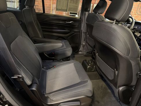 Used 2025 Jeep Grand Cherokee L Laredo RWD image 18