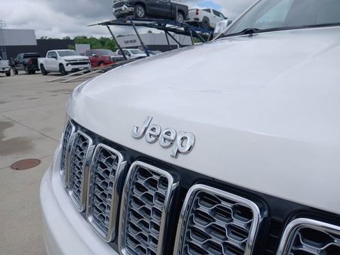 Used 2019 Jeep Grand Cherokee Summit AWD/4WD image 9