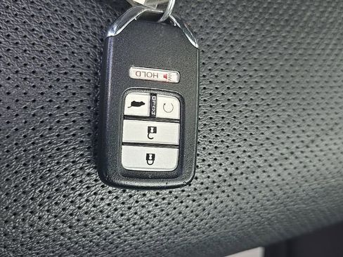 Used 2022 Honda Pilot Elite image 34