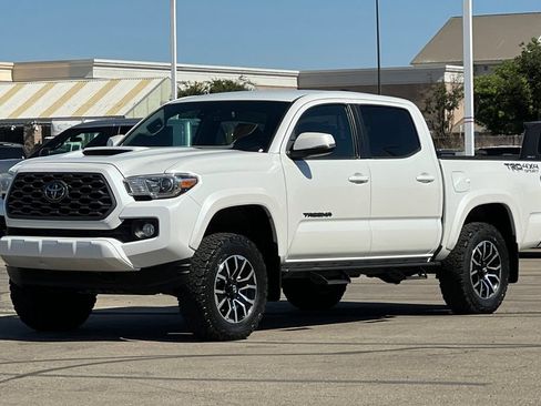 Used 2021 Toyota Tacoma TRD Sport w/ Technology Package AWD/4WD image 10