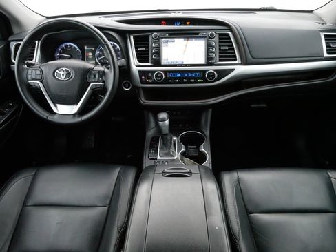Used 2018 Toyota Highlander XLE image 10