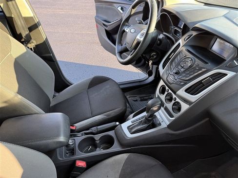 Used 2014 Ford Focus SE FWD image 9