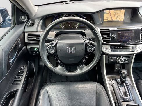 Used 2015 Honda Accord Touring image 23
