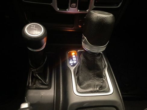 Used 2022 Jeep Wrangler Unlimited Sport AWD/4WD image 17