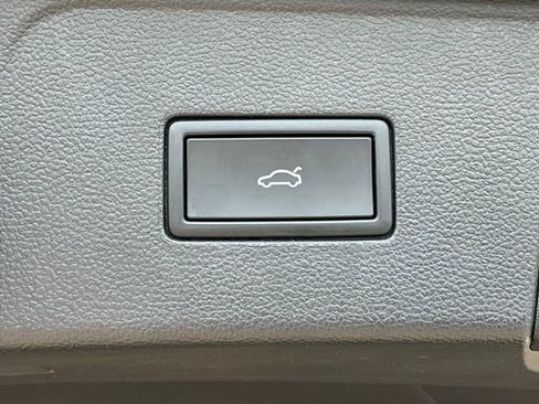 Certified 2025 Volkswagen Atlas SE FWD image 19
