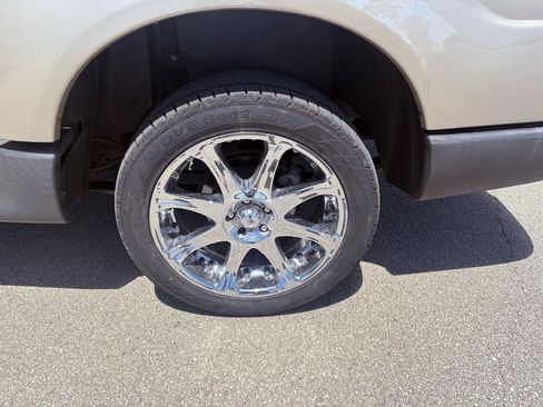 Used 2004 Ford Explorer Sport Trac 2WD image 21