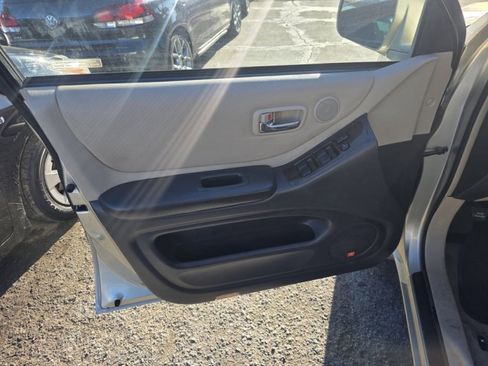 Used 2003 Toyota Highlander Limited image 9