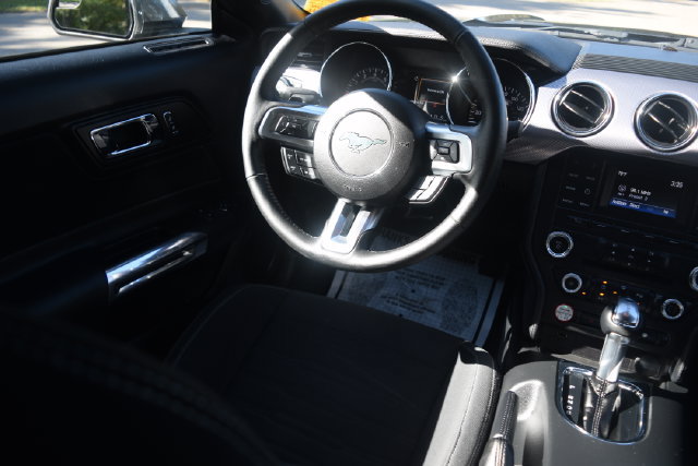 Used 2017 Ford Mustang Coupe RWD image 20