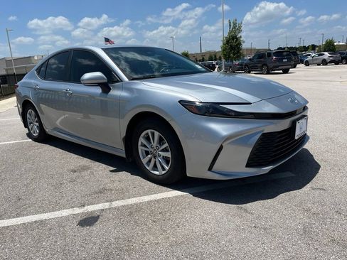 Used 2026 Toyota Camry LE w/ Convenience Package FWD image 3