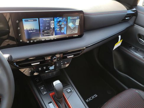 New 2026 Nissan Kicks SR image 4