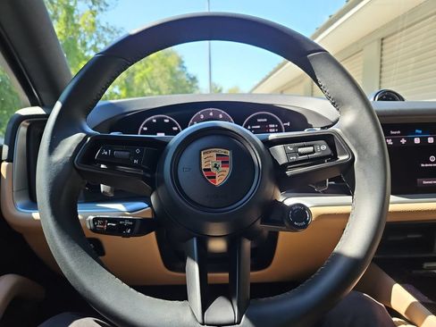 Certified 2025 Porsche Cayenne E-Hybrid AWD/4WD image 36