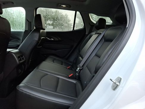 Certified 2022 GMC Terrain SLT w/ Infotainment Package II AWD/4WD image 10