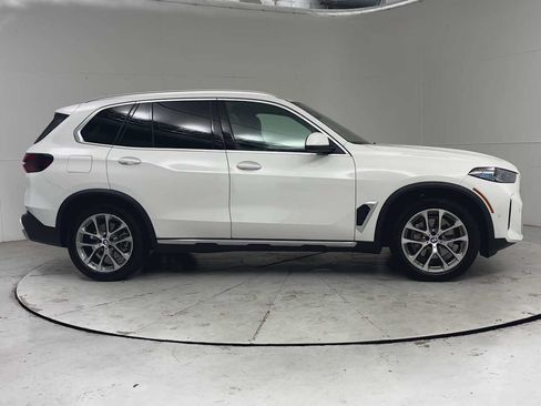 Used 2024 BMW X5 xDrive40i w/ Premium Package AWD/4WD image 3