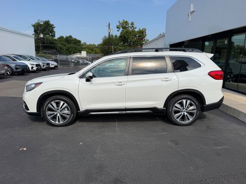 Used 2022 Subaru Ascent Limited w/ Technology Package AWD/4WD image 3