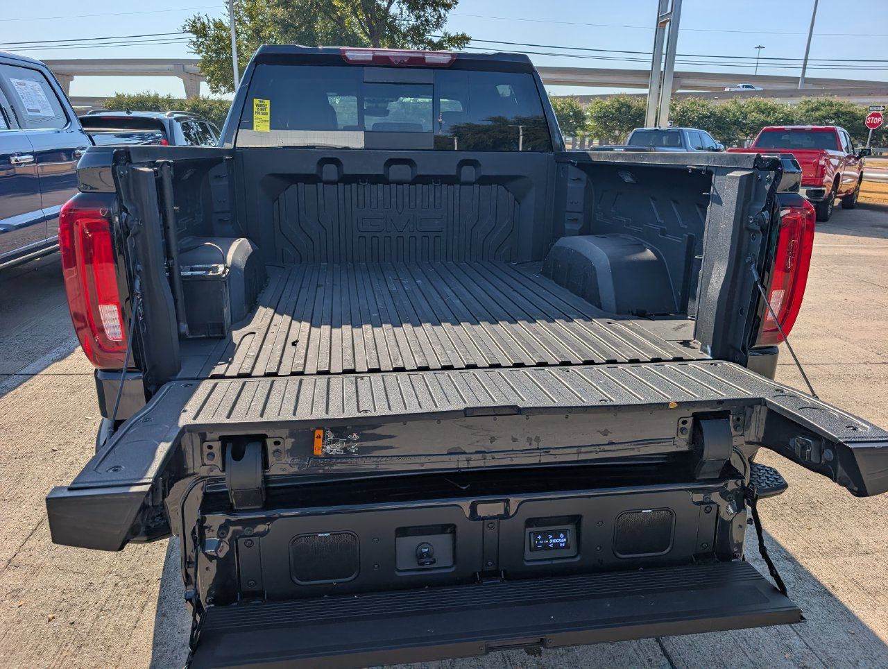 Used 2025 GMC Sierra 1500 Denali Ultimate AWD/4WD image 7