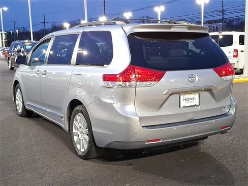 Used 2014 Toyota Sienna XLE image 5