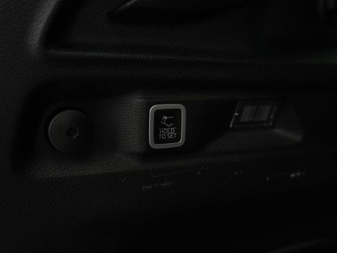 Used 2023 Jeep Grand Cherokee L Limited w/ Luxury Tech Group II image 16