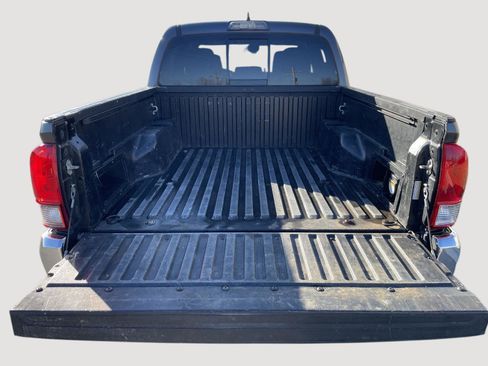 Used 2018 Toyota Tacoma TRD Off-Road image 25