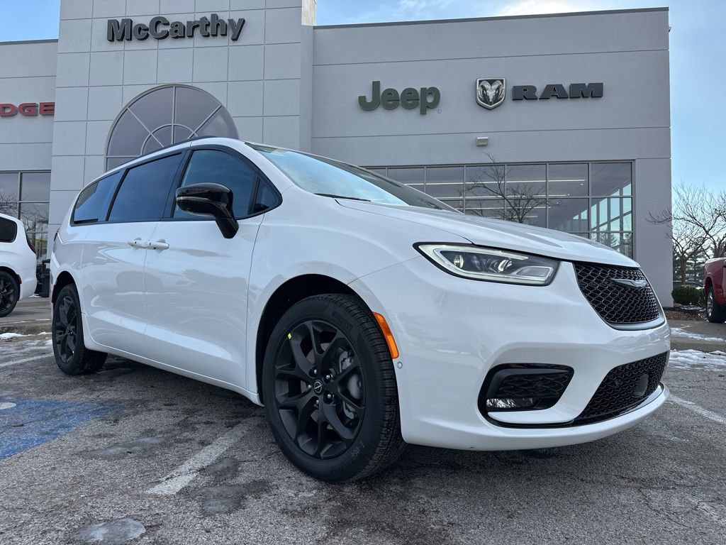 New 2026 Chrysler Pacifica Select AWD/4WD image 1