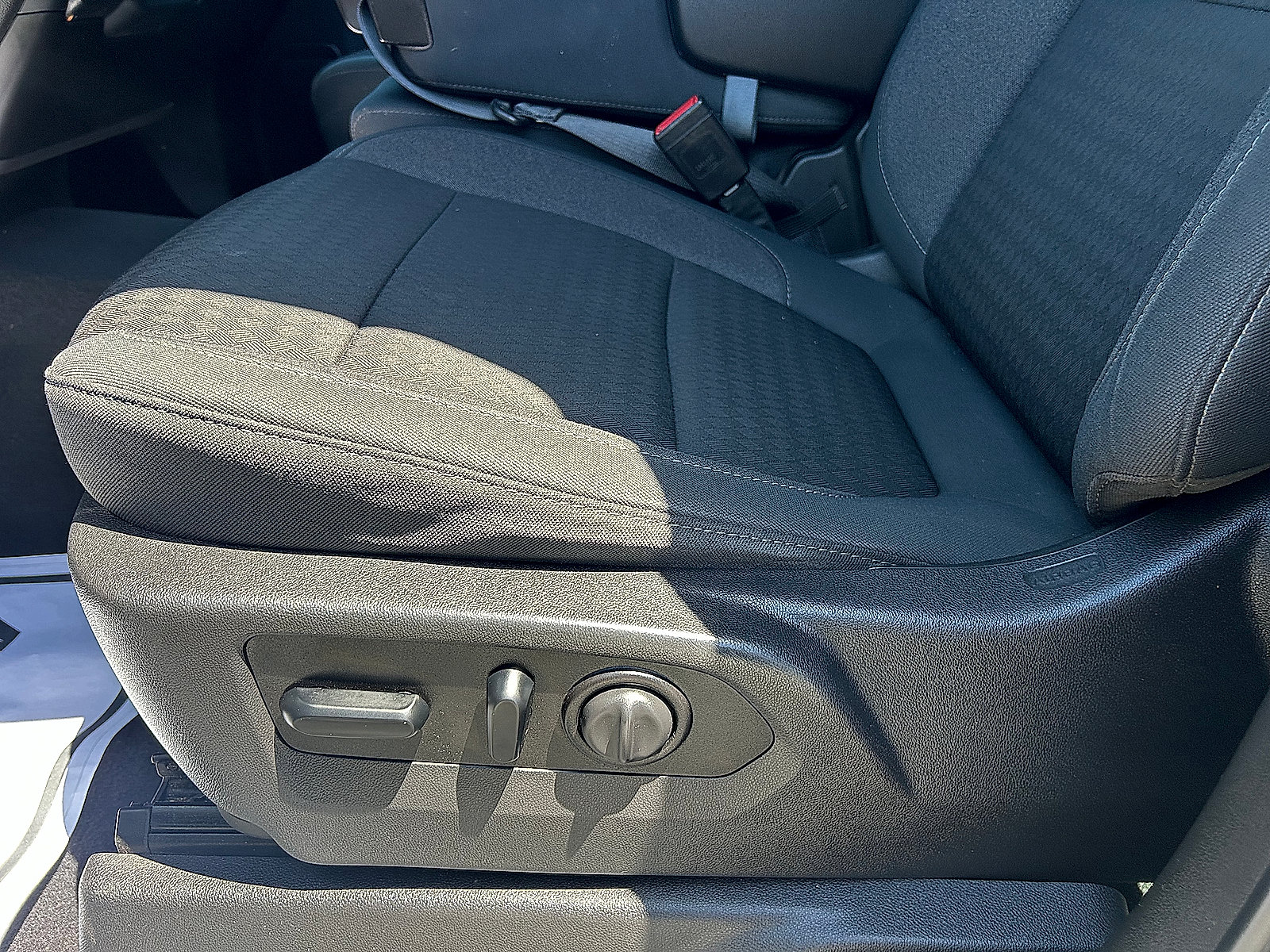 Used 2021 Chevrolet Silverado 1500 LT AWD/4WD image 23