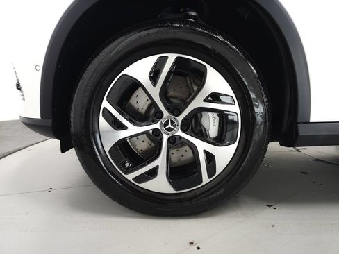 Used 2025 Mercedes-Benz GLC 350e 4MATIC image 35