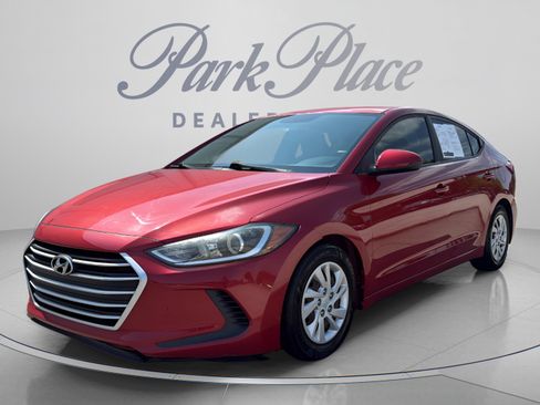 Used 2018 Hyundai Elantra SE FWD image 1