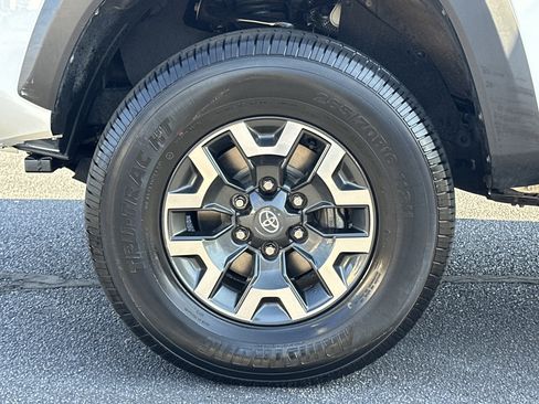 Used 2022 Toyota Tacoma TRD Off-Road image 36