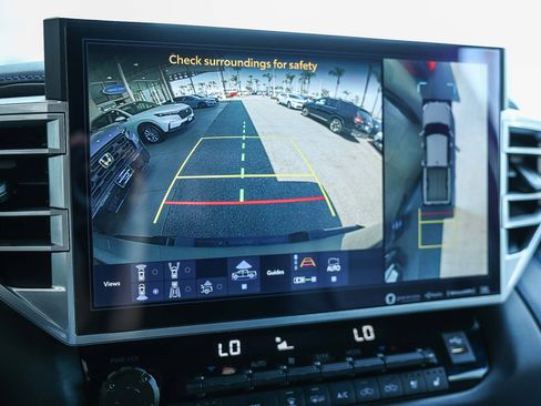 Used 2023 Toyota Tundra Platinum w/ Advanced Package image 31