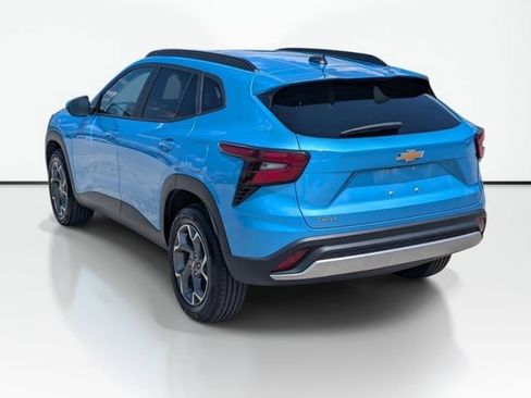 Used 2025 Chevrolet Trax LT FWD image 9