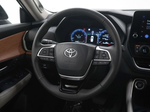 Used 2025 Toyota Grand Highlander AWD image 18